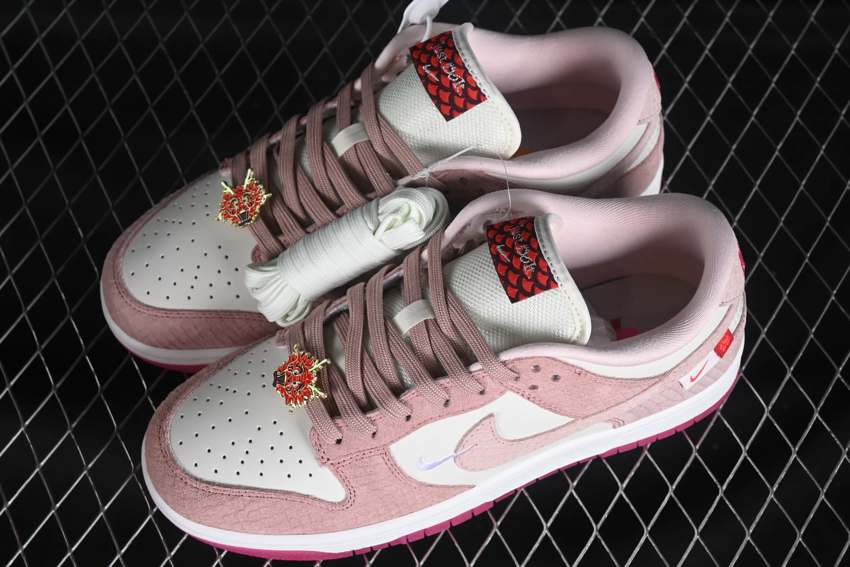 All categories Nk SB Dunk series Nk SB Dunk Low low-top sneakers F version Nk Dunk Low 2024 Year of the Dragon customized model SB low-top casual sneakers FZ5065-118